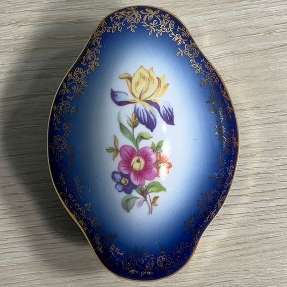 Vintage PM Made In Germany Democratic Republic Porcelain Trinket box - Picture 4 of 12